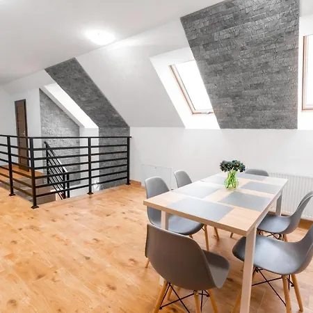 Goscinne Topola Rum i privatbostad *